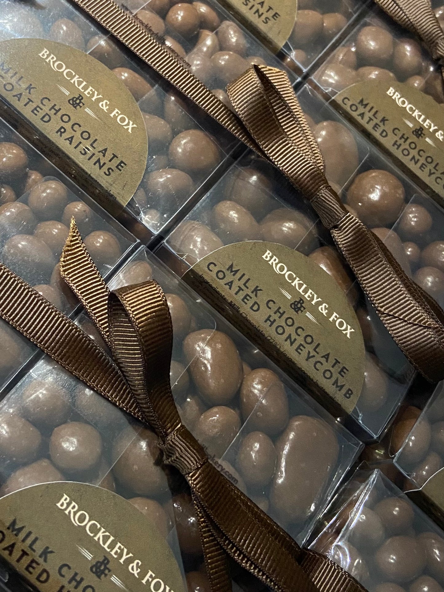 Milk Chocolate Honeycomb & Milk Chocolate Raisins Ribboned Gift Duo