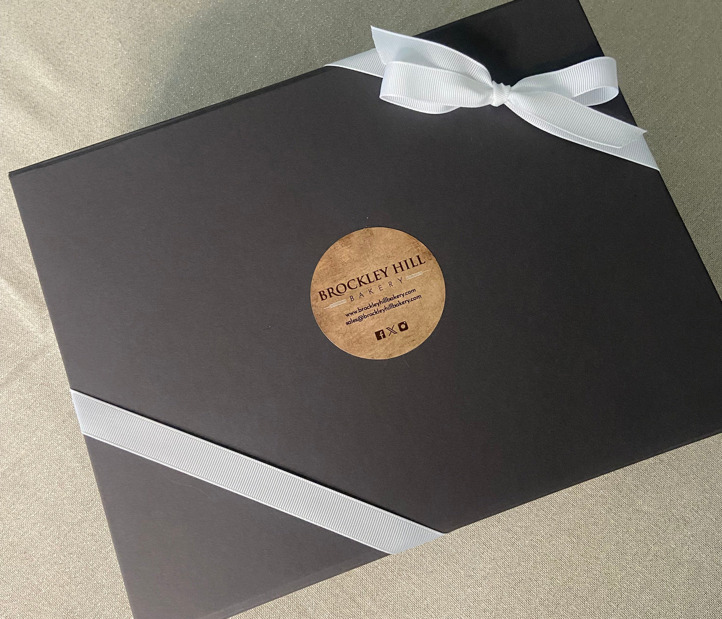 Traditional Honey Cake & Chocolate Florentine Gift Box