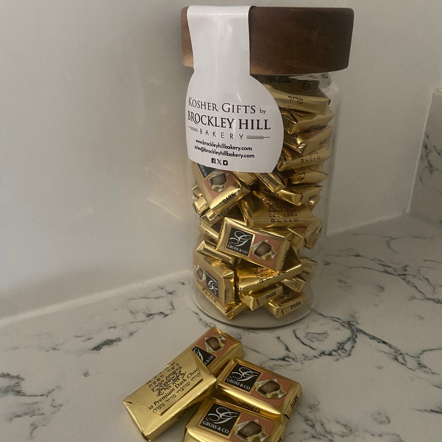 Napolitains Parve/Noir Swiss Chocolates in Glass Jar