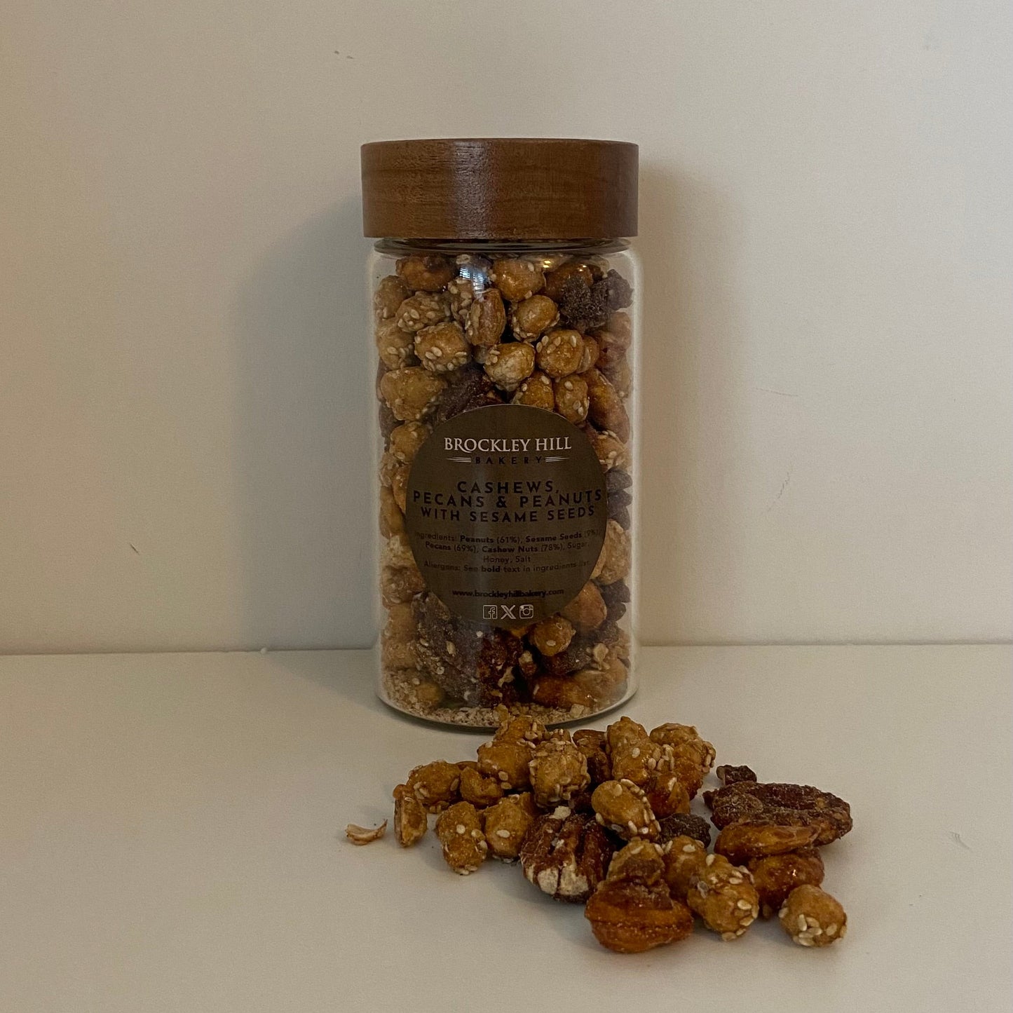 Caramelised Nuts, Dates & Crackers Git Box