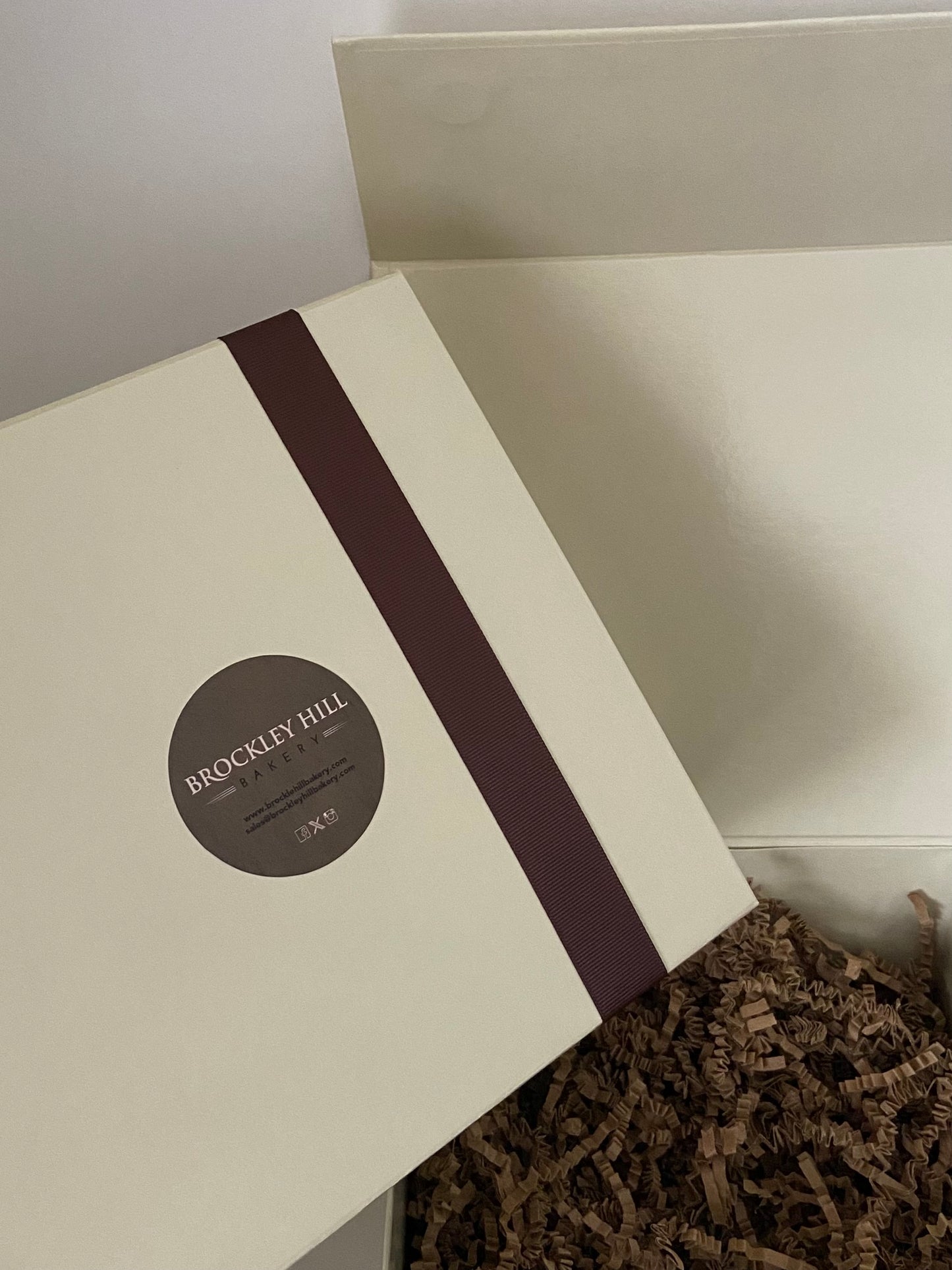 Ivory Gloss Gift Box (Empty)