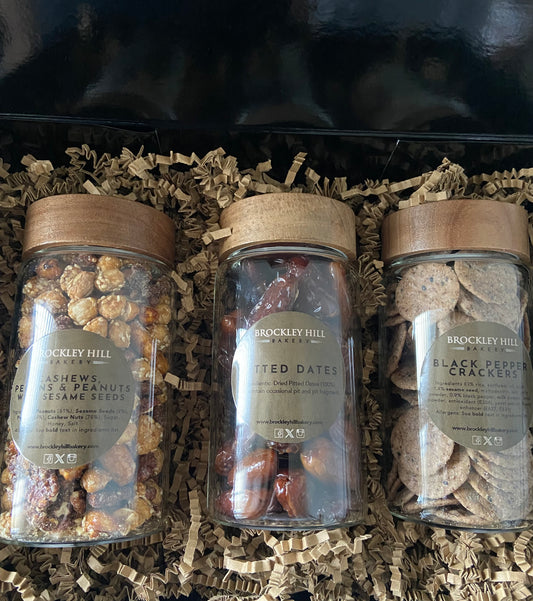 Caramelised Nuts, Dates & Crackers Git Box